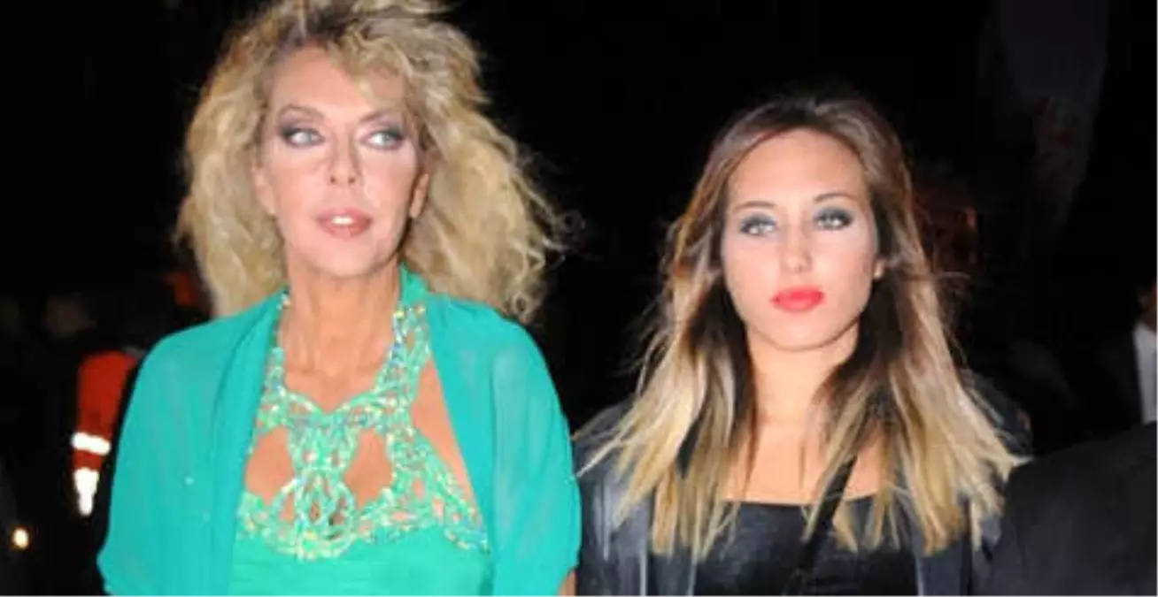Ahu Tuğba\'yı Ağlatan 18 Yıllık Fotoğraflar!
