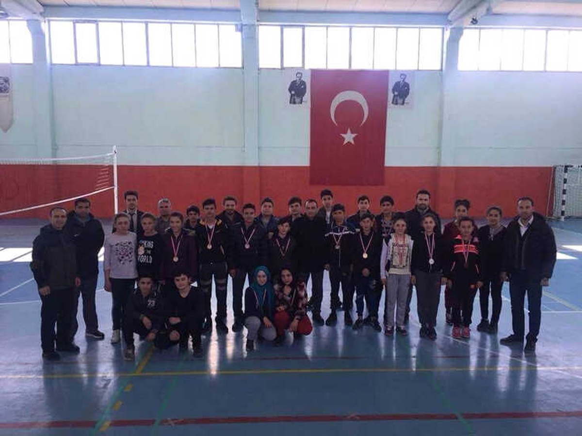 Altıntaş\'ta Atletizm Geliştirme Projesi Elemelerine İlgi