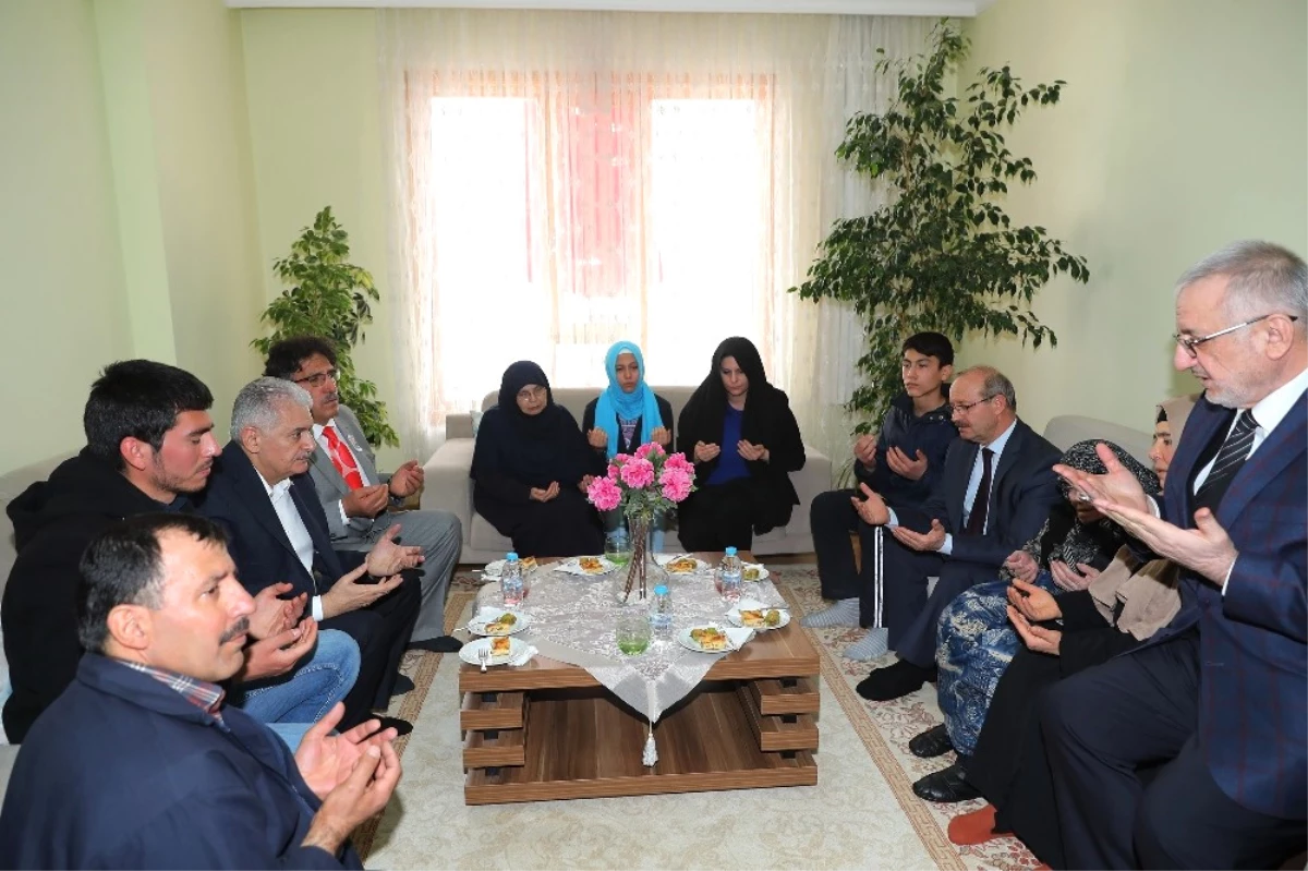 Başbakan Yıldırım\'dan Konyalı Şehidin Ailesine Taziye Ziyareti
