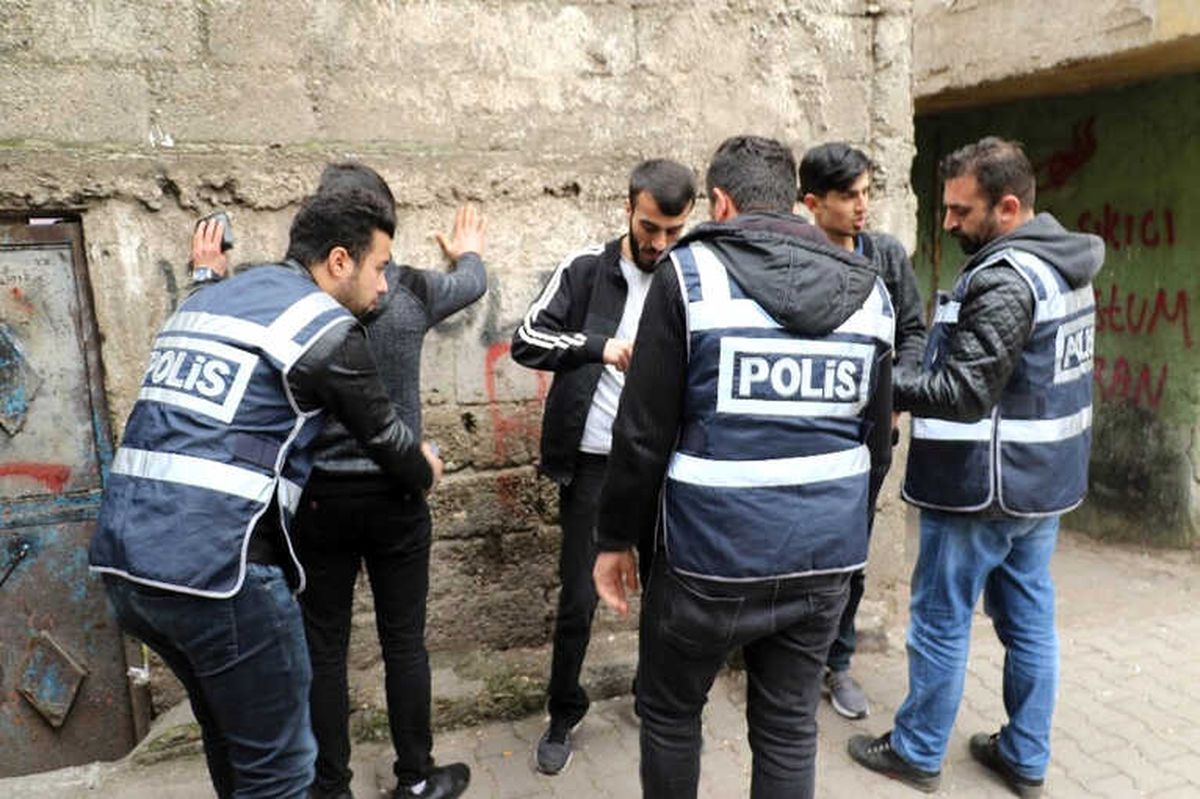 Diyarbakır\'da 700 Polisle Asayiş Uygulaması