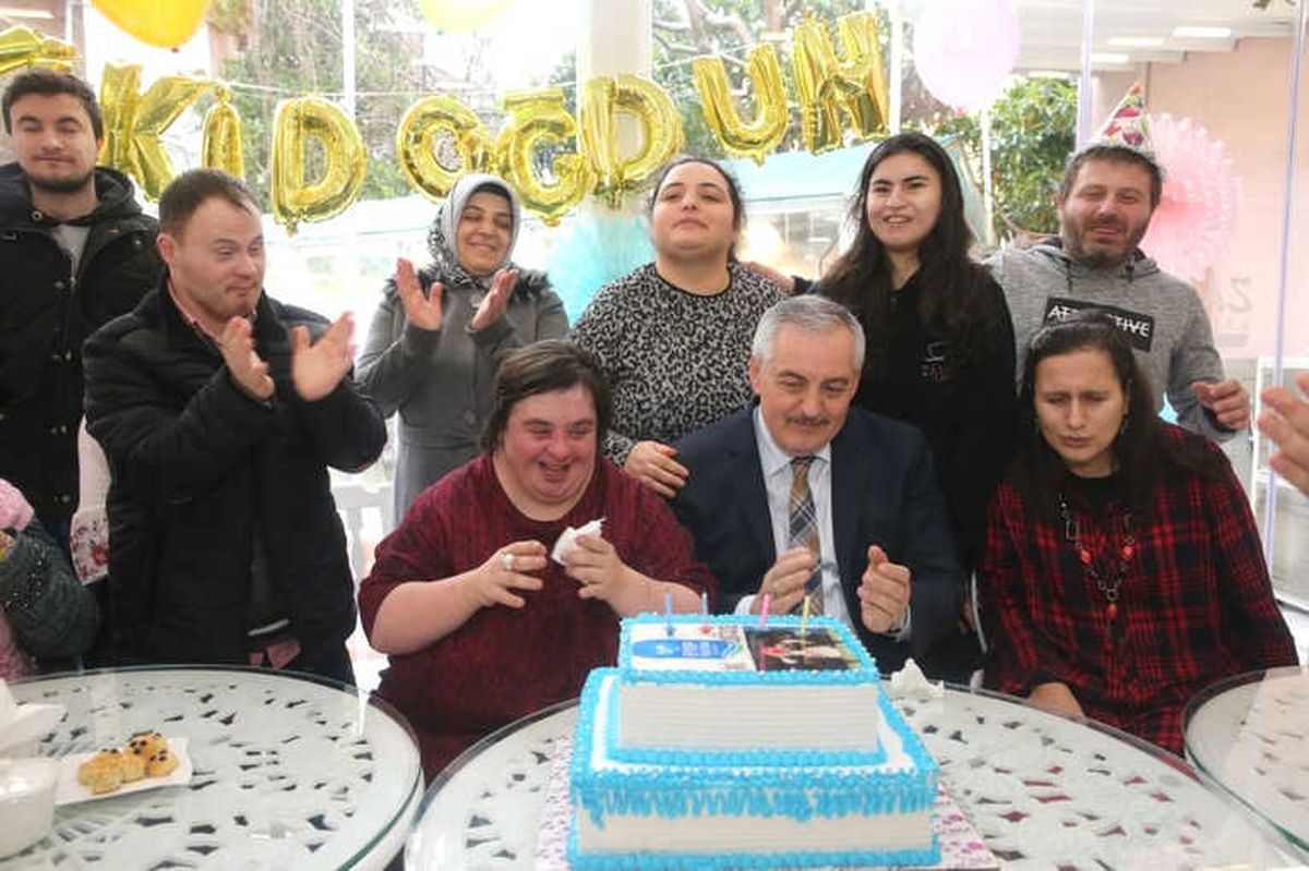 Eser\'in Özel Öğrencilerine Özel Kutlama