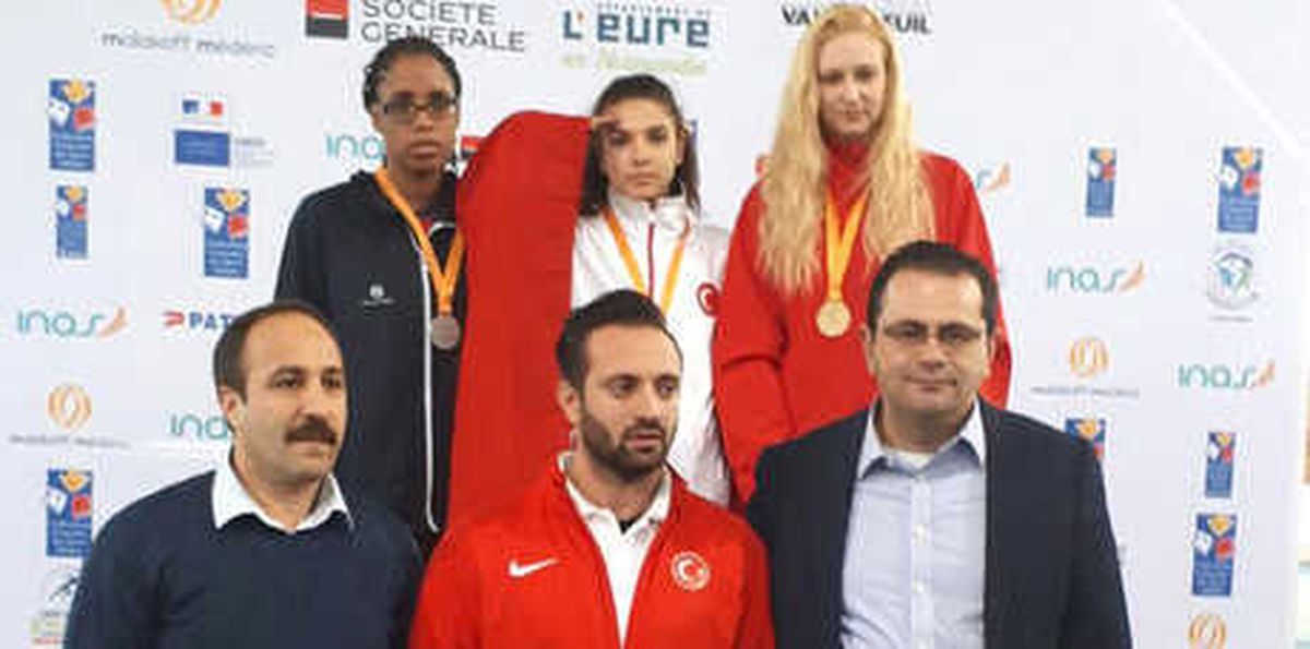 Esra Bayrak\'tan Altın Madalya!
