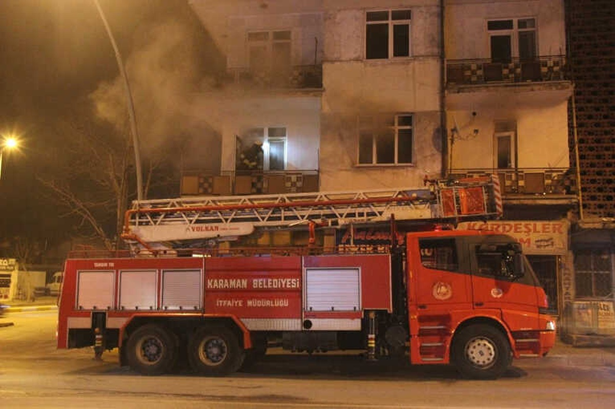 Karaman\'da Çıkan Yangında Dumandan Etkilenen Bir Kişi Hastaneye Kaldırıldı