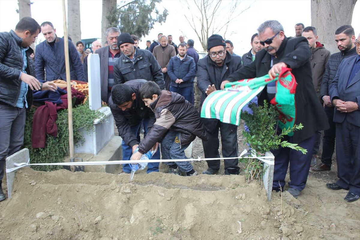 Maçta Kalp Krizi Nedeniyle Hayatını Kaybeden Futbolcu Toprağa Verildi