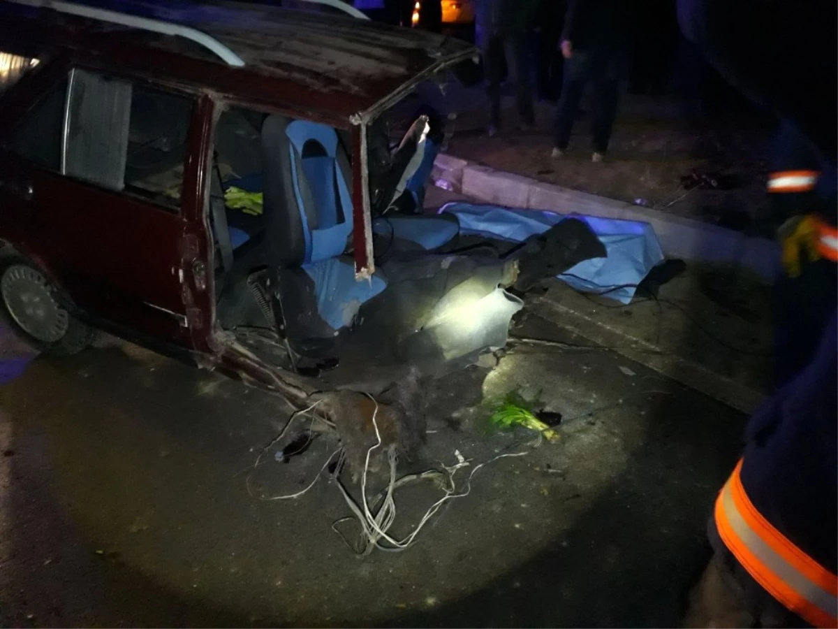 Malatya\'da İki Araç Çarpıştı: 2 Ölü 4 Yaralı