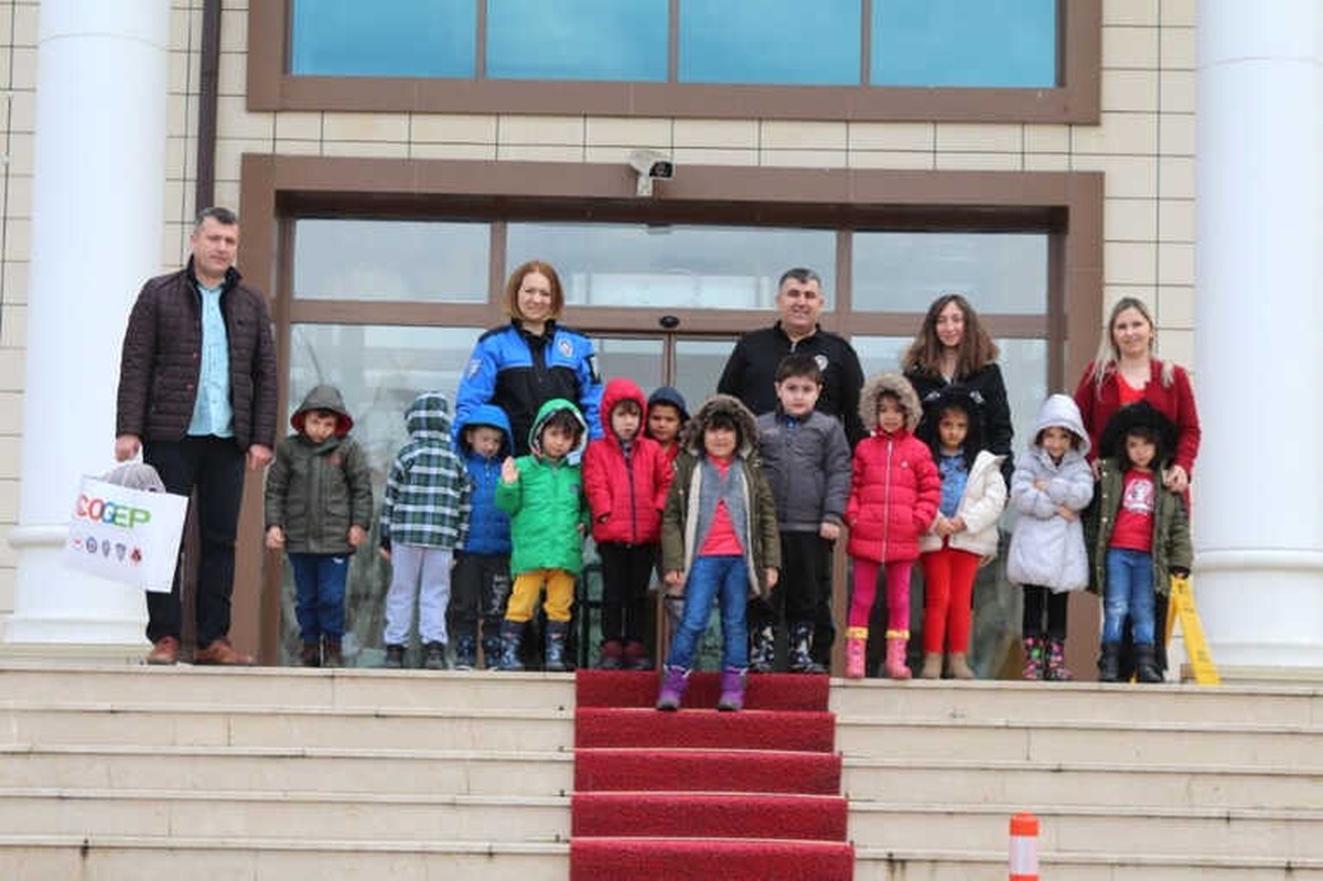 Minik Öğrenciler Polisleri Ziyaret Etti