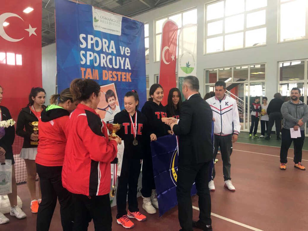Osmangazi Kortlarında Yıldızlar Geçidi