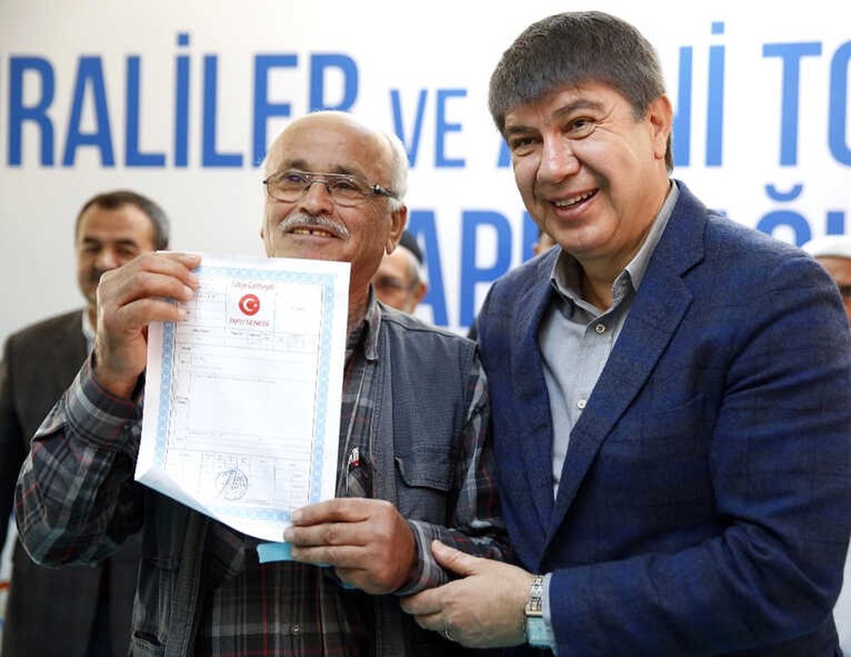 Türel, Duraliler ve Avni Tolunay\'da 281 Hak Sahibine Tapu Dağıttı