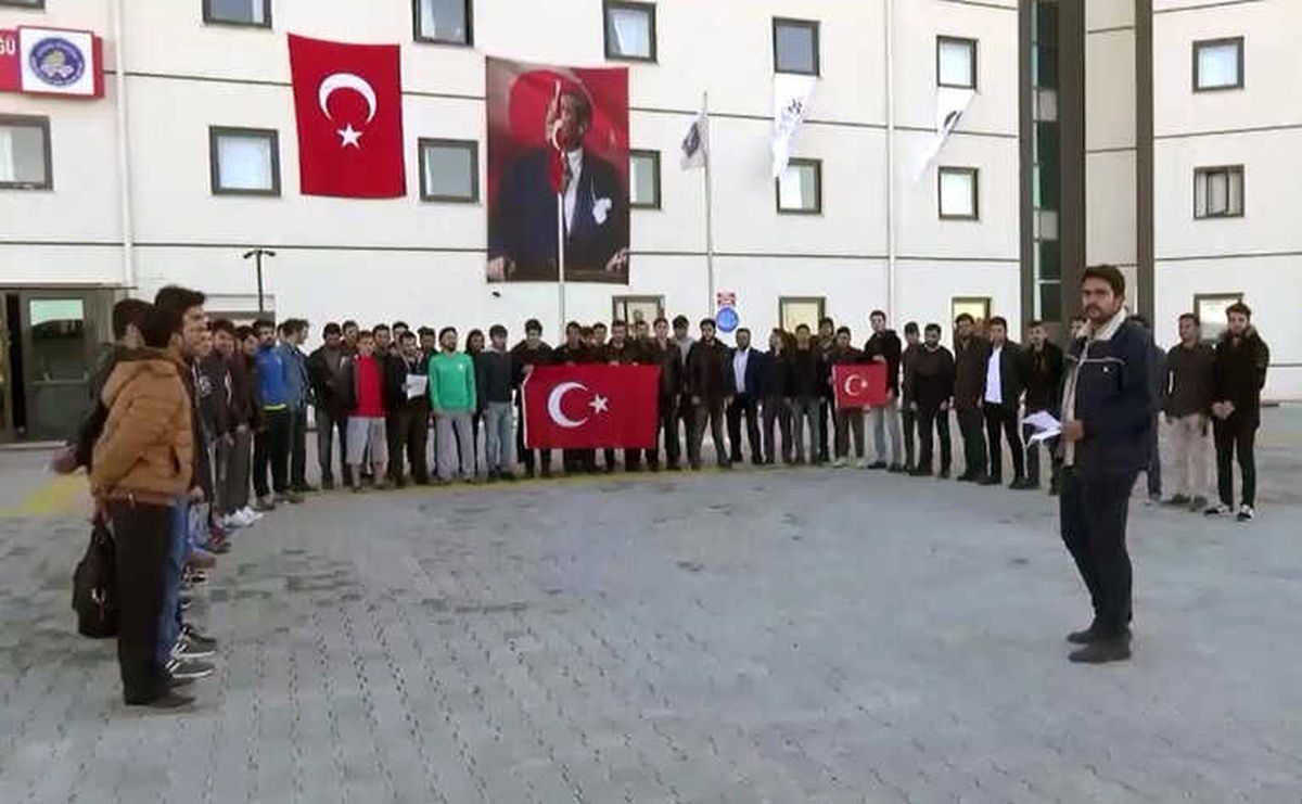 Üniversiteli Öğrenciler Komando Andı Okudu