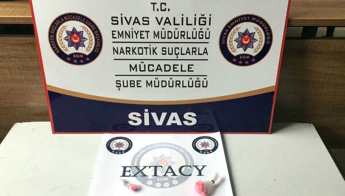 Uyuşturucu Operasyonunda 1\'i Çocuk 3 Gözaltı