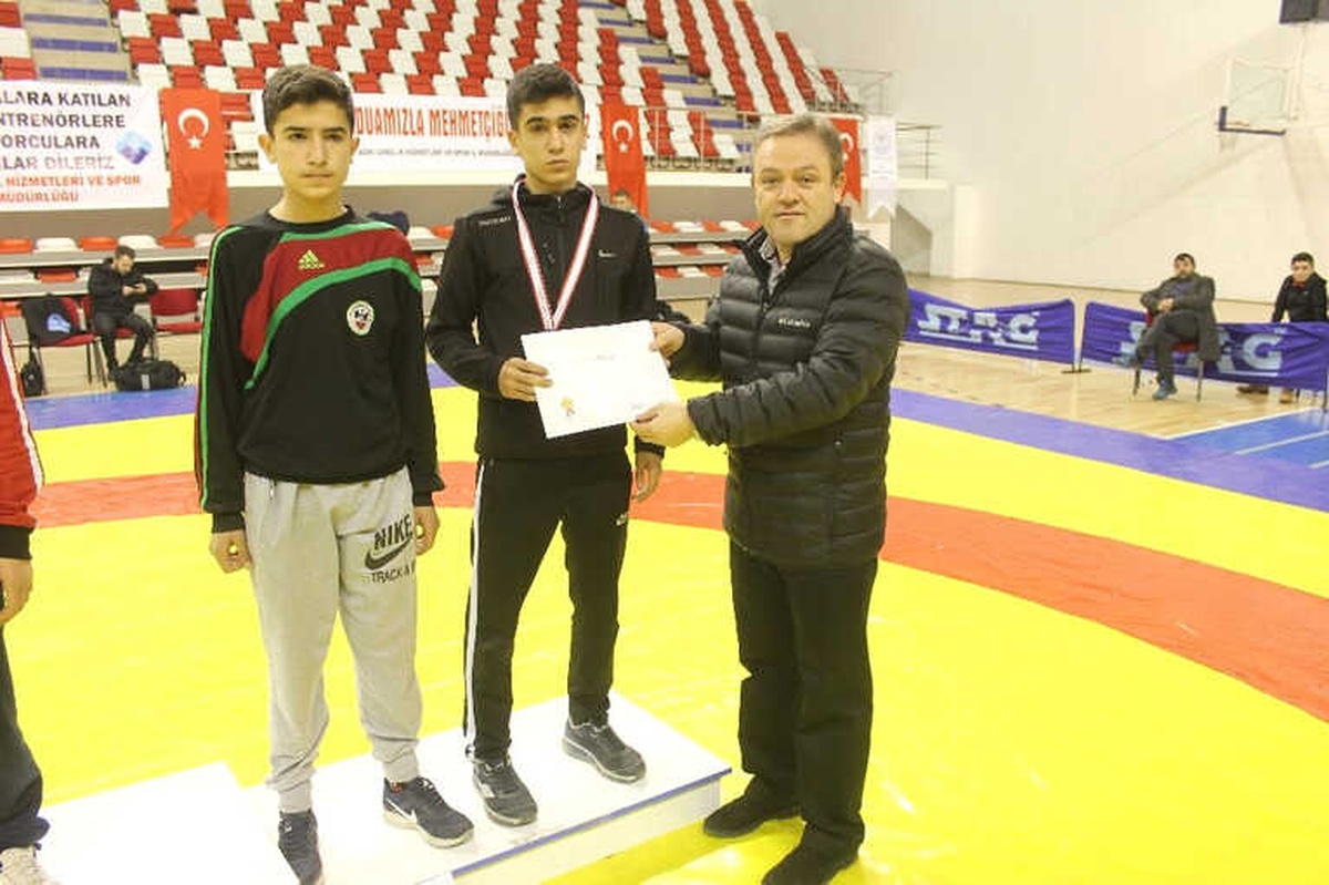 Ağrı\'da Gençler Güreş Müsabakaları Sona Erdi