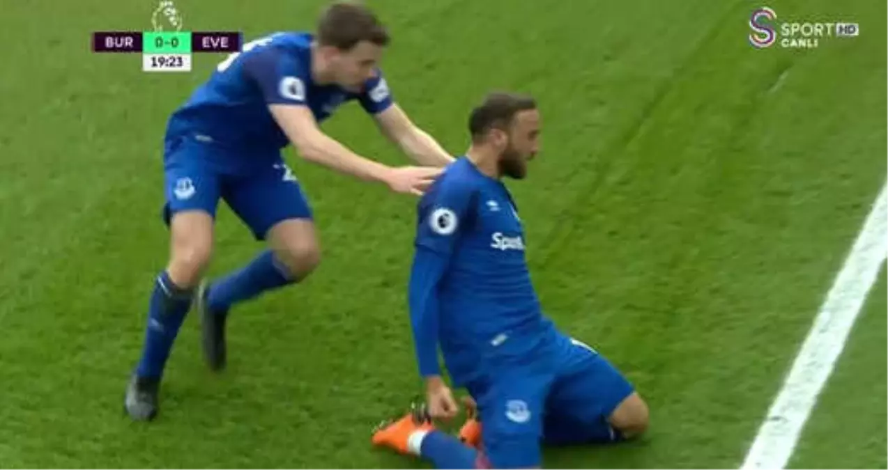 Cenk Tosun\'u Oyundan Alan Everton Hocasıyla Taraftar Arasındaki İp Koptu