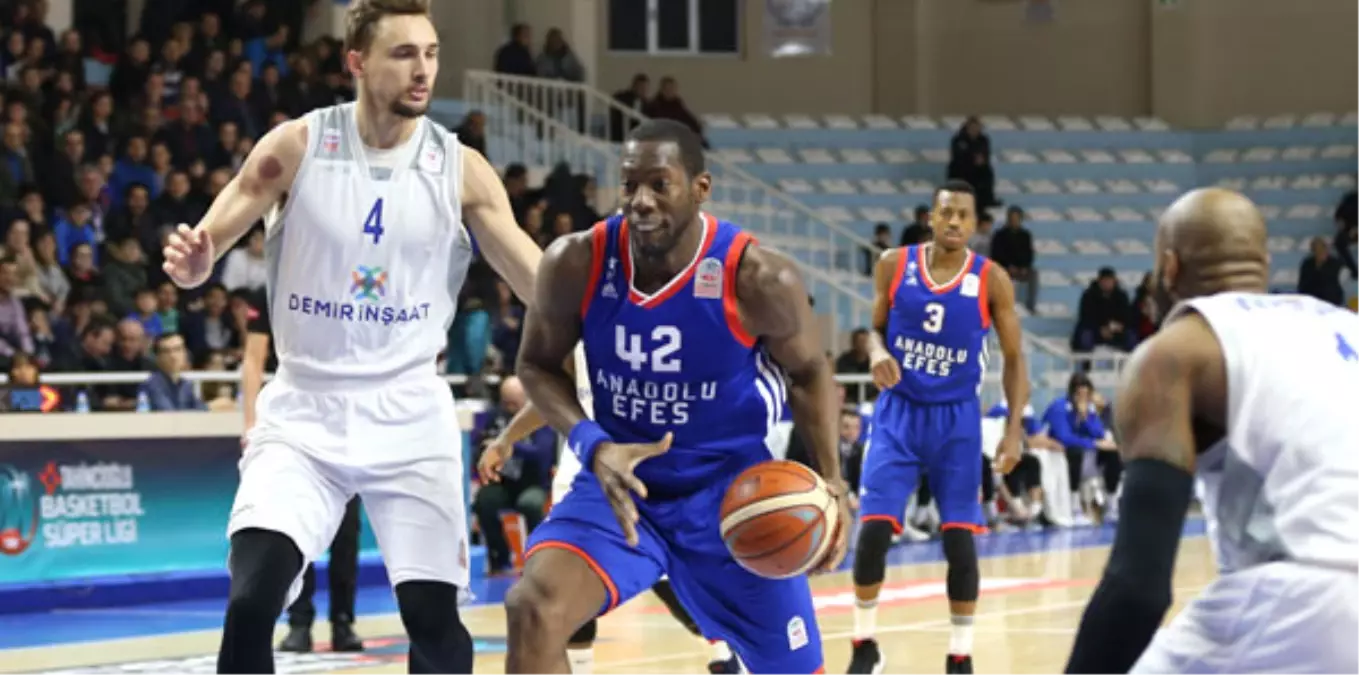 Demir İnşaat Büyükçekmece: 63 - Anadolu Efes: 77