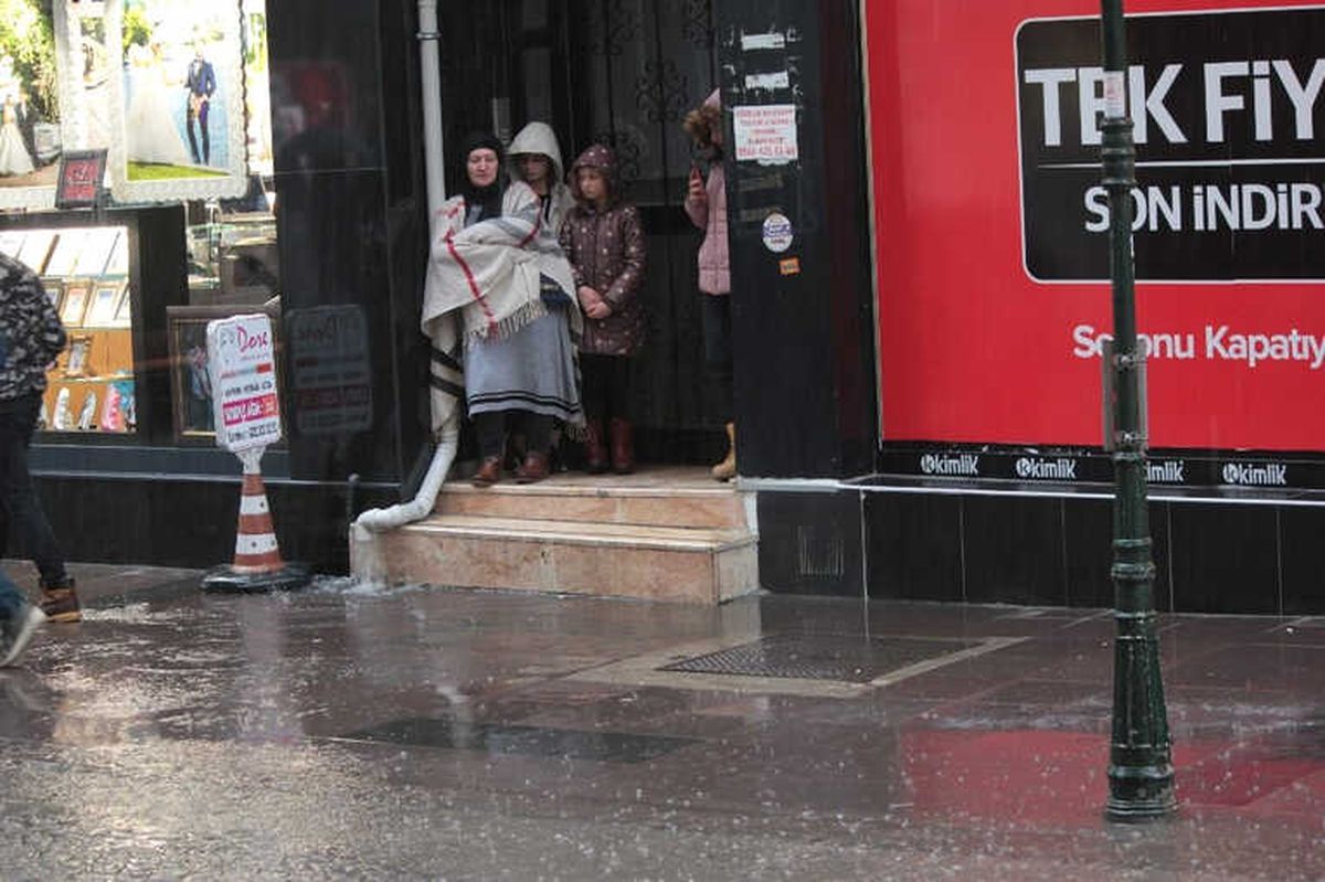 Eskişehir de Yağmur Hayatı Olumsuz Etkiledi