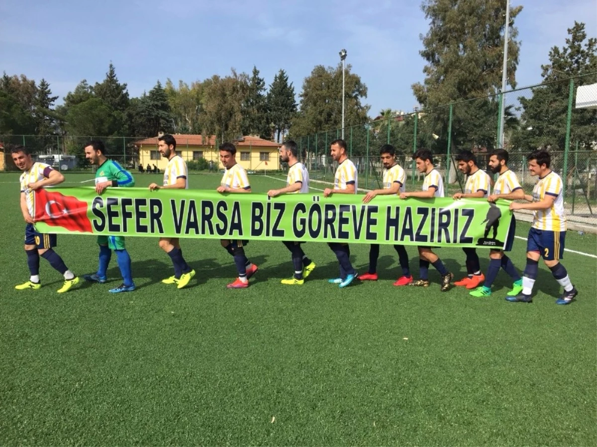 Hatay\'daki Amatör Maçta \'Sefere Hazırız\' Mesajı