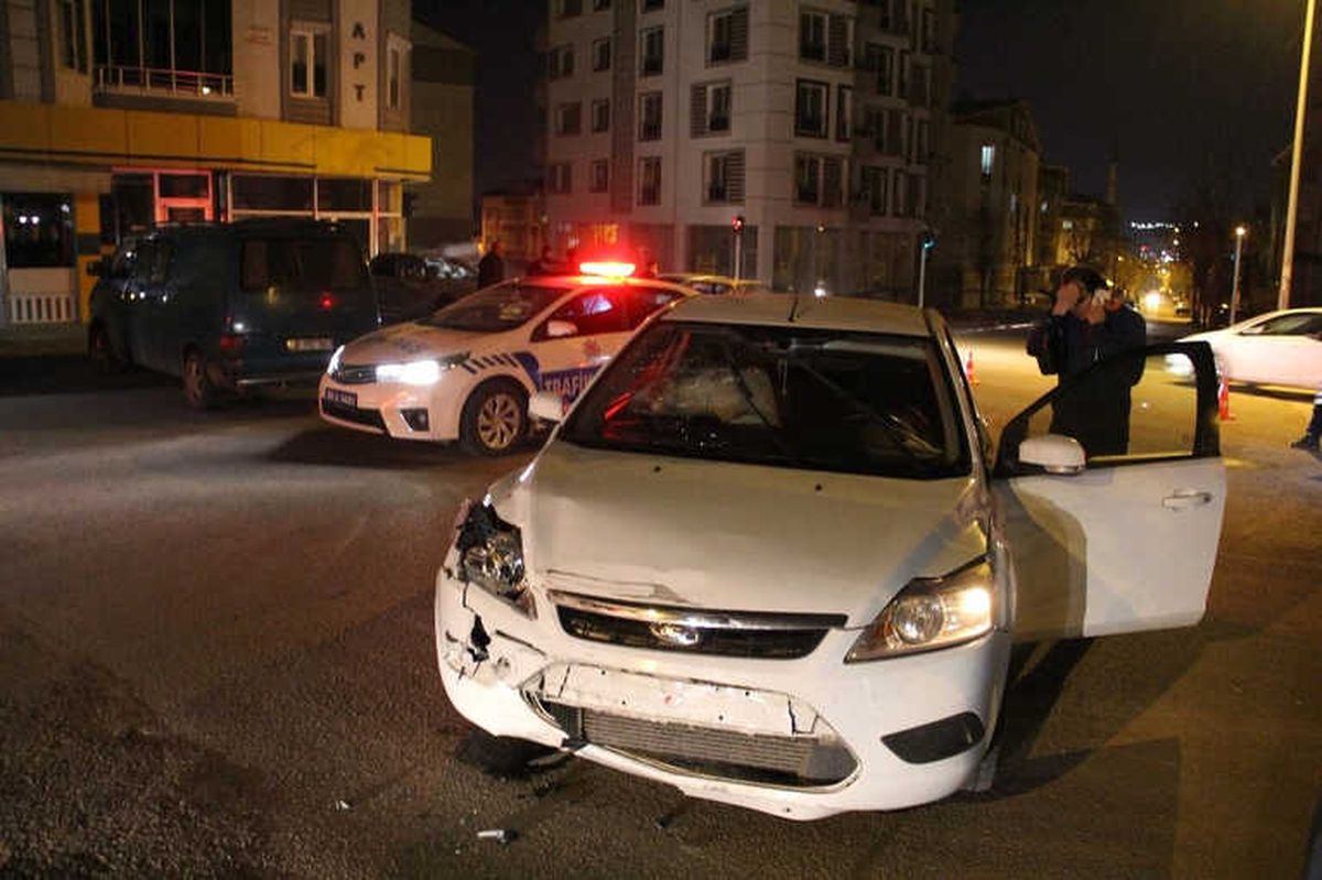 Polisi Görünce Aracını Bırakıp Kaçtı