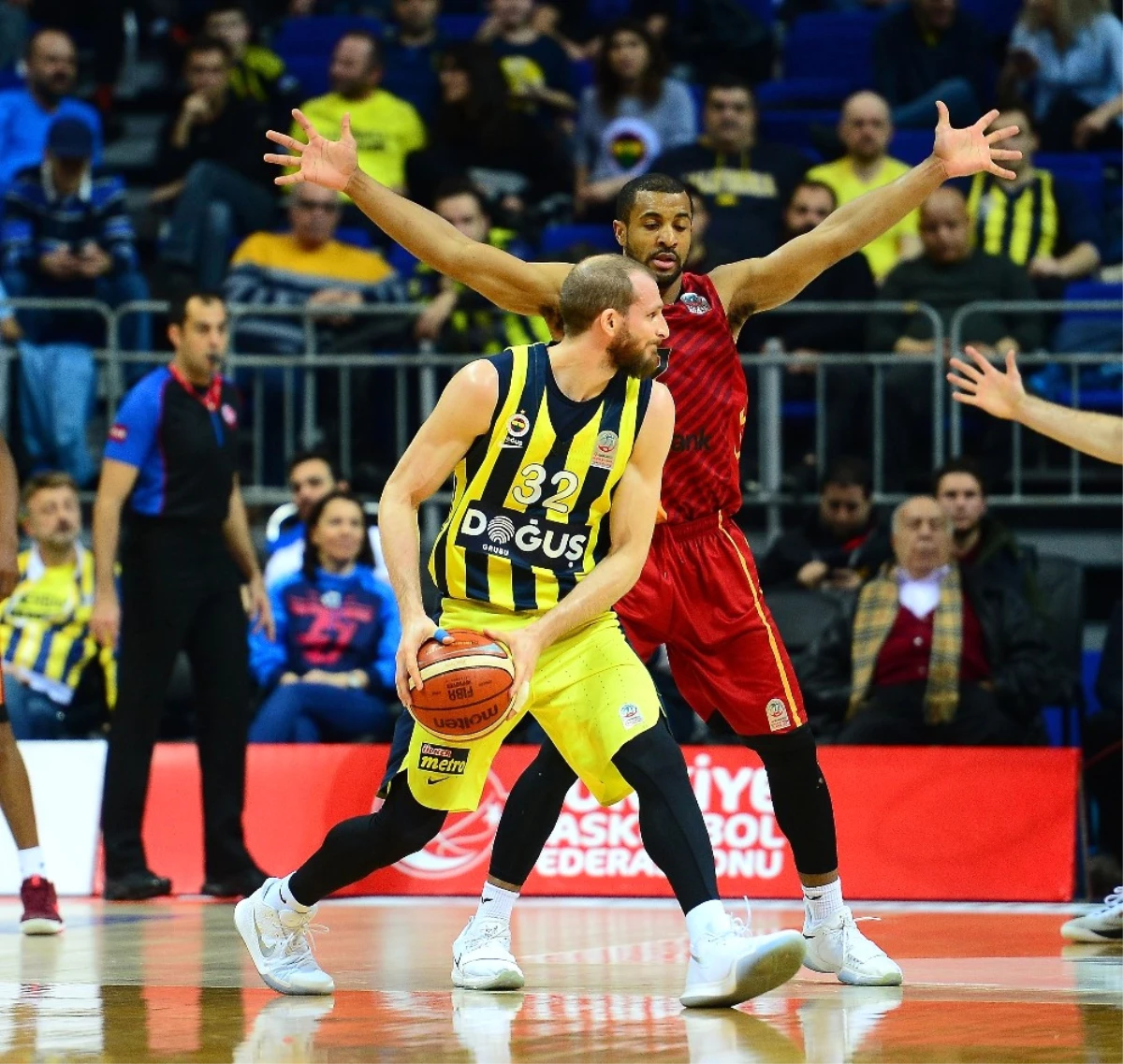 Tahincioğlu Basketbol Süper Ligi: Fenerbahçe Doğuş: 80 - Galatasaray Odeabank: 60