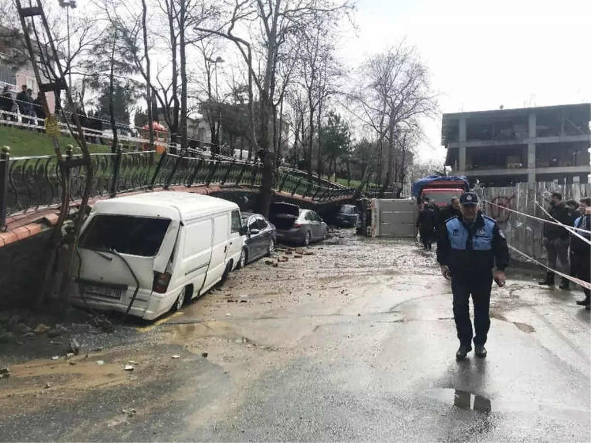 Yağmur Nedeniyle Eyüp\'te Parkın Davarı Çöktü