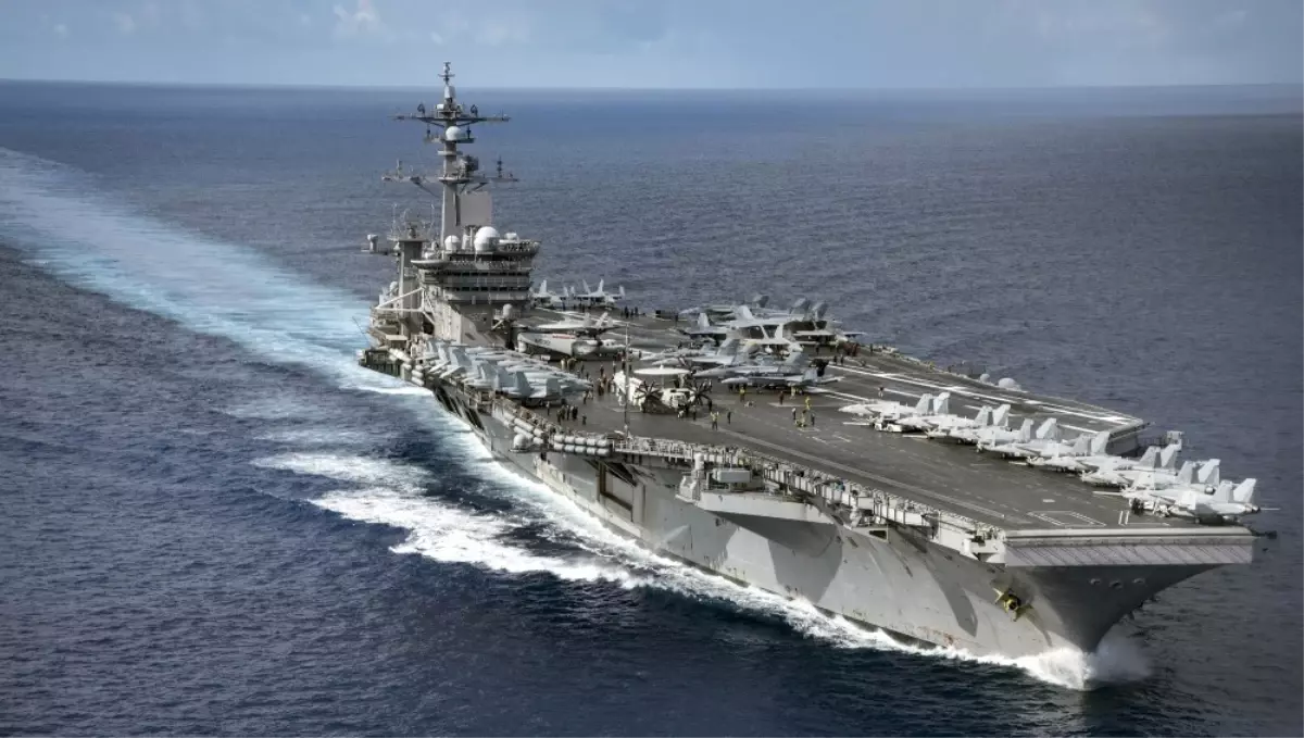 ABD Gemisi Carl Vinson\'dan Tarihi Vietnam Gezisi