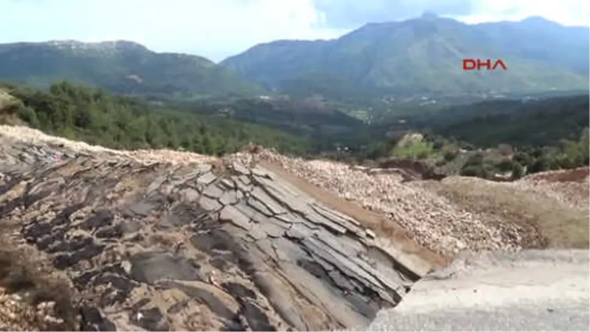 Antalya Çöken Karayoluna Alternatif Yol Açılıyor