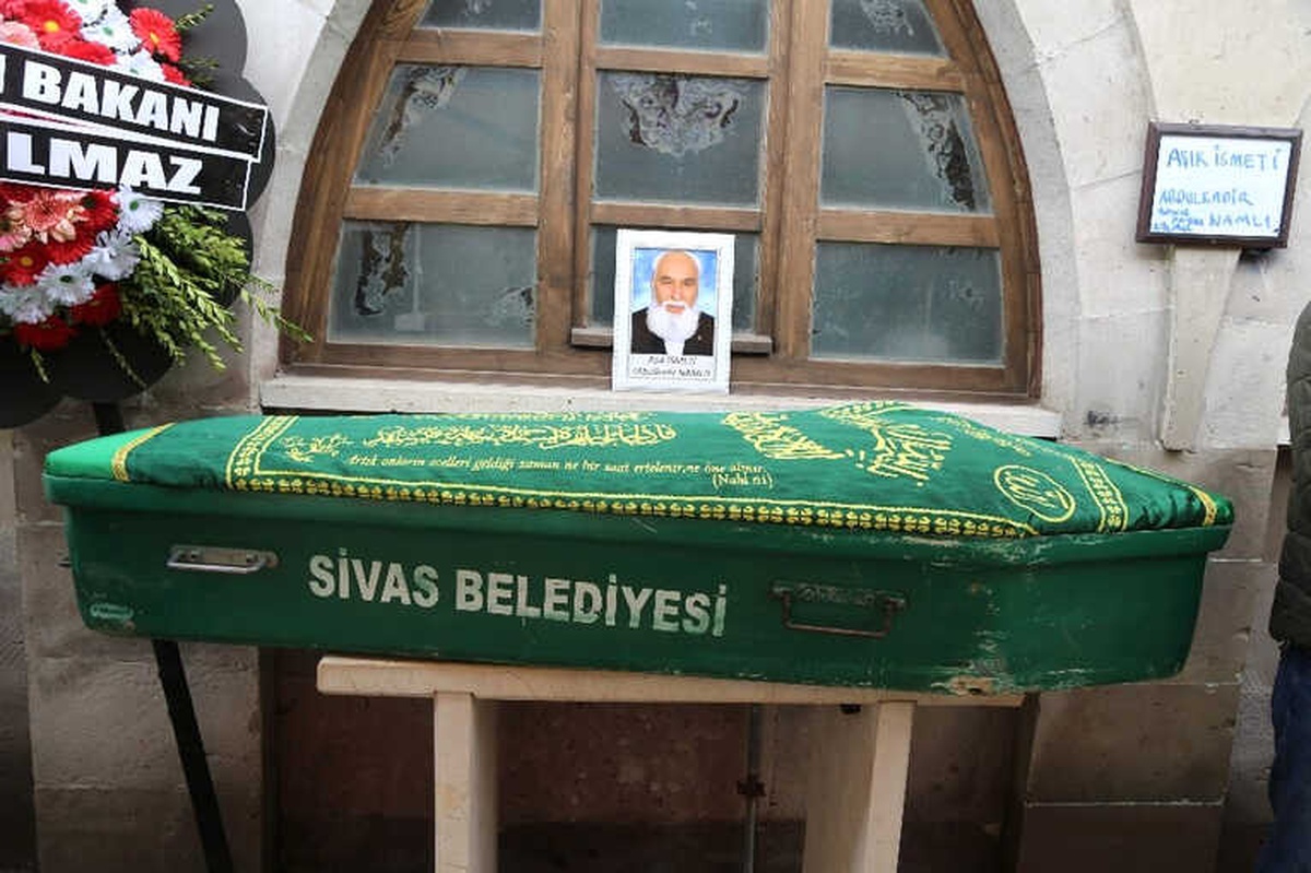 Aşık İsmeti Son Yolculuğuna Uğurlandı