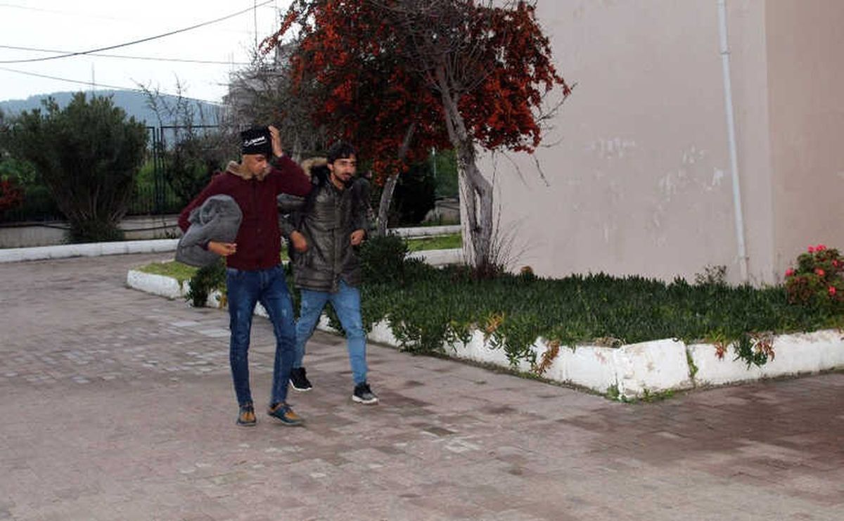 Ayvalık\'ta 43 Kaçak Göçmen Yakalandı