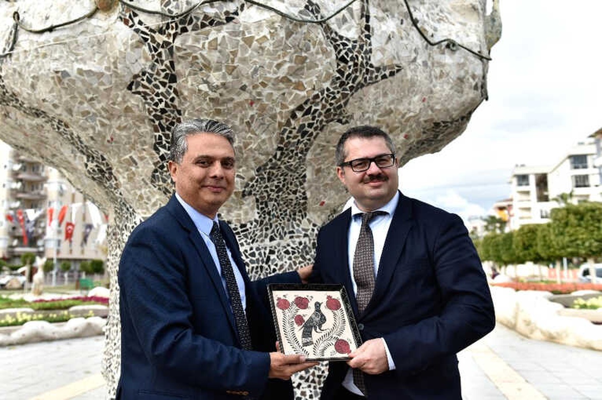 Azerbaycan Kültür Parkı\'nı Gezdiler