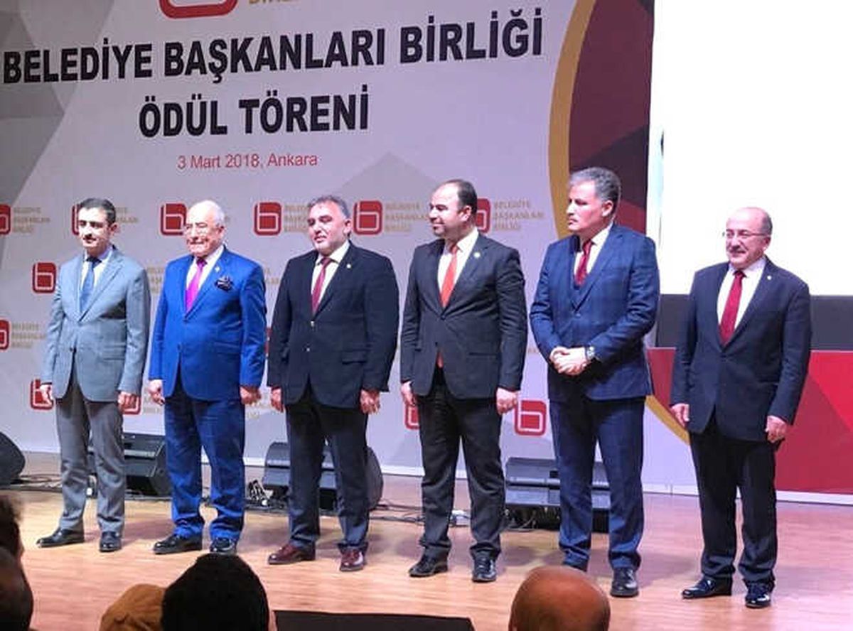 Başkanlar Birliği\'nden Toçoğlu\'na Ödül