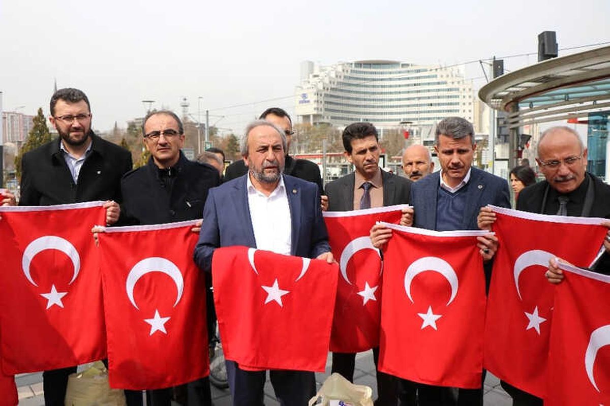 Eğitim Bir-Sen\'den Zeytin Dalı Operasyonuna \'Türk Bayraklı\' Destek