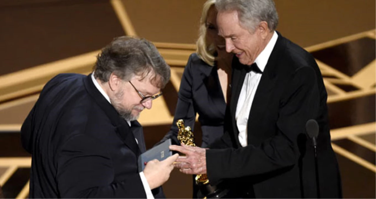 En İyi Yönetmen, Oscar\'da Geçen Seneki Gibi Bir Skandalı Önlemek İçin Zarfı Kontrol Etti