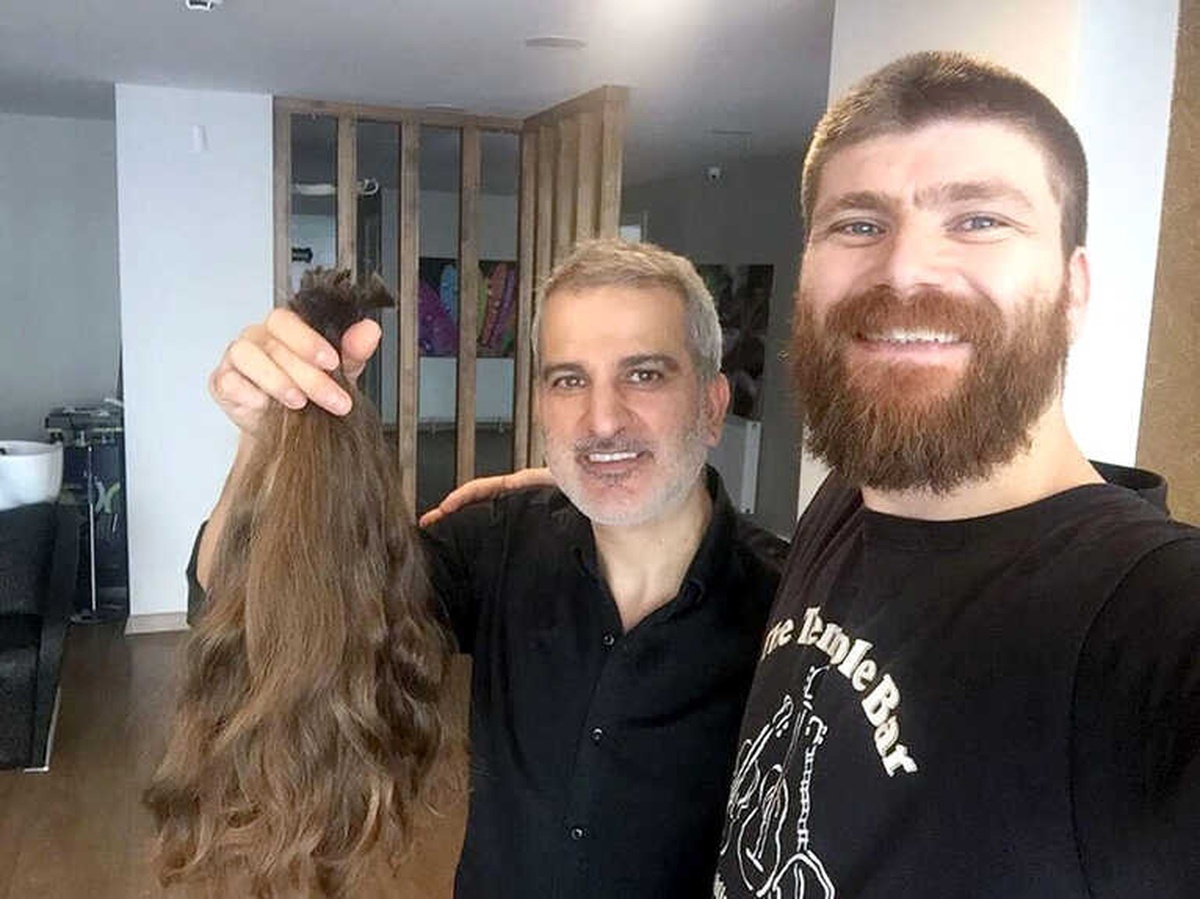 Saçını Kanser Hastalarına Bağışlamak İçin Kestirdi