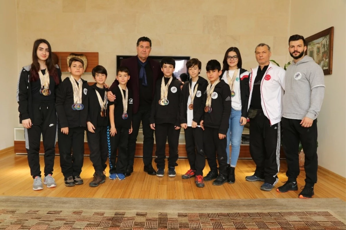 Şampiyon Wushu\'cular Başkan Kocadon\'u Ziyaret Etti