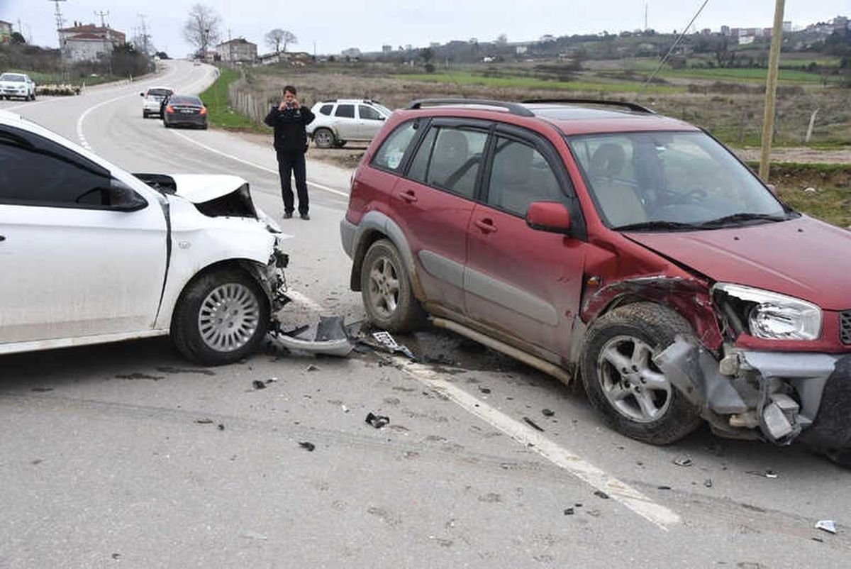 Sinop\'ta Trafik Kazası: 2 Yaralı