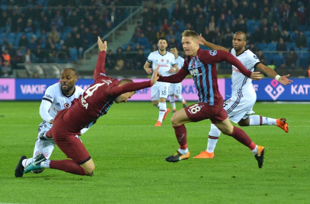 Spor Toto Süper Lig: Trabzonspor: 0 - Beşiktaş: 0 (İlk Yarı)