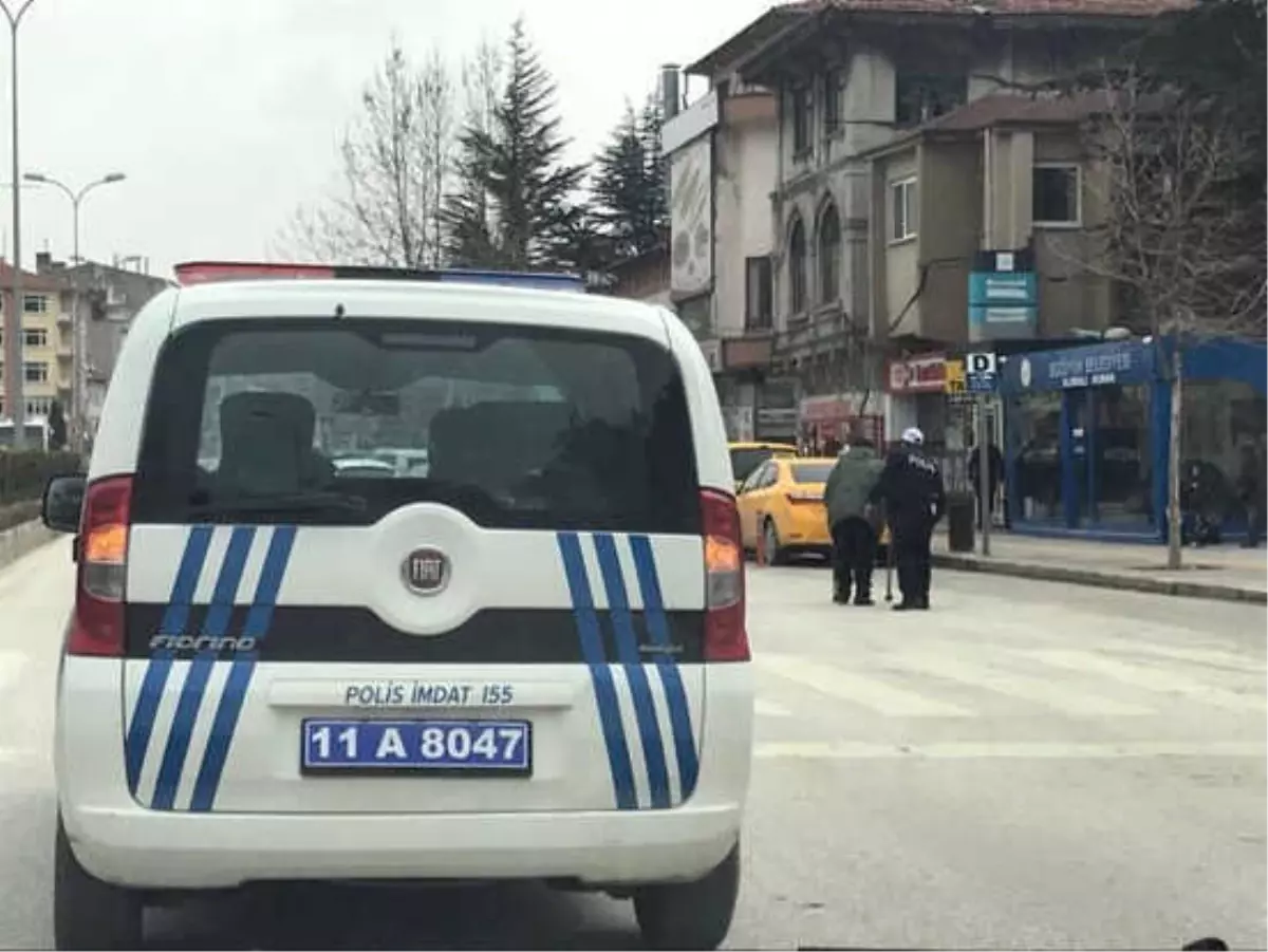 Trafik Polisinden Örnek Davranış