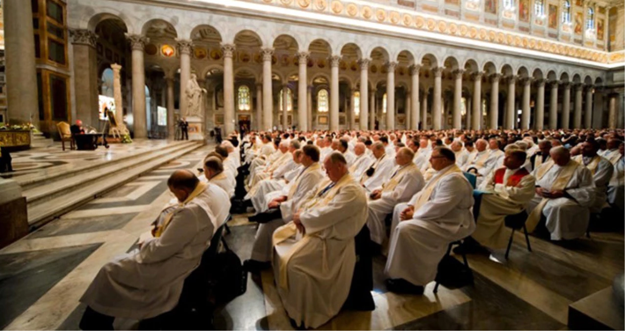 Vatikan Eskort Skandalı ile Çalkalanıyor! 40 Eşcinsel Rahip Deşifre Oldu