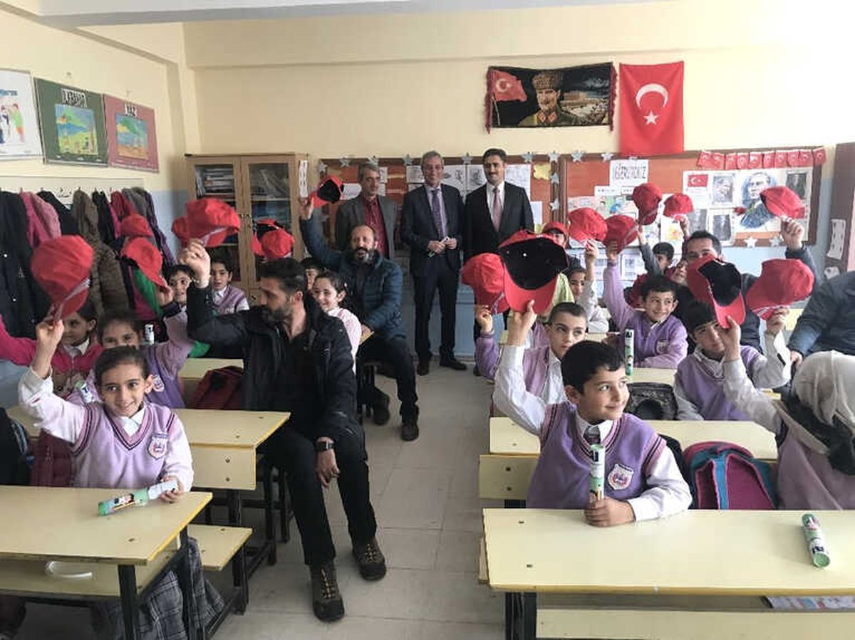 Anka\'nın Uçuş Yaptığı Elazığ\'da Öğrenciler, Taı\'nin Desteğinde Bilgisayarla Buluştu