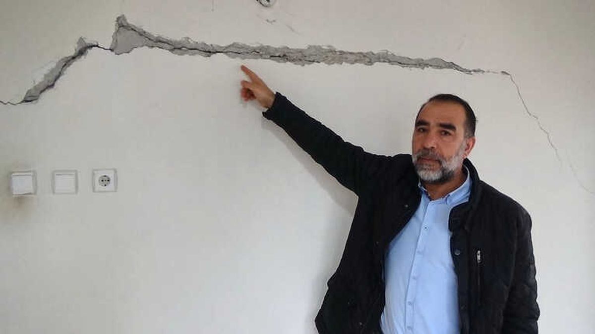 Deprem Mağuru Evini Terk Etti