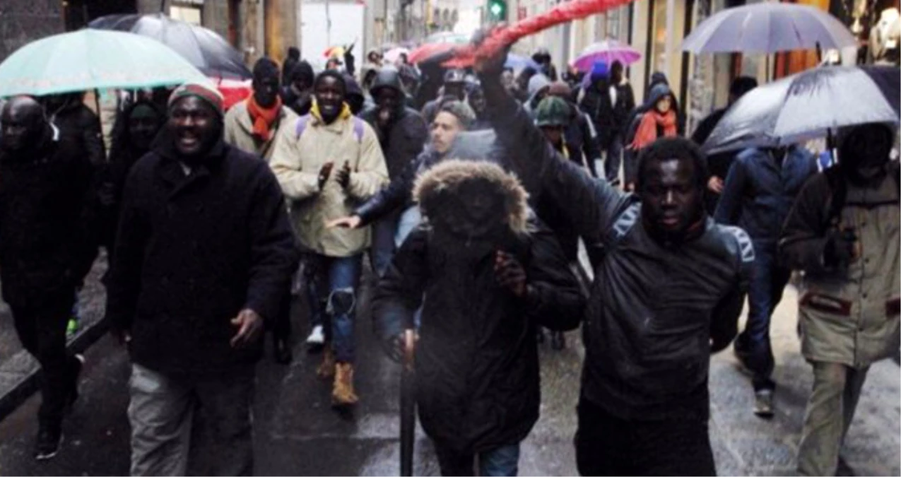 Floransa\'da Siyahi Bir Kişinin Öldürülmesinin Ardından Halk Sokaklara Döküldü