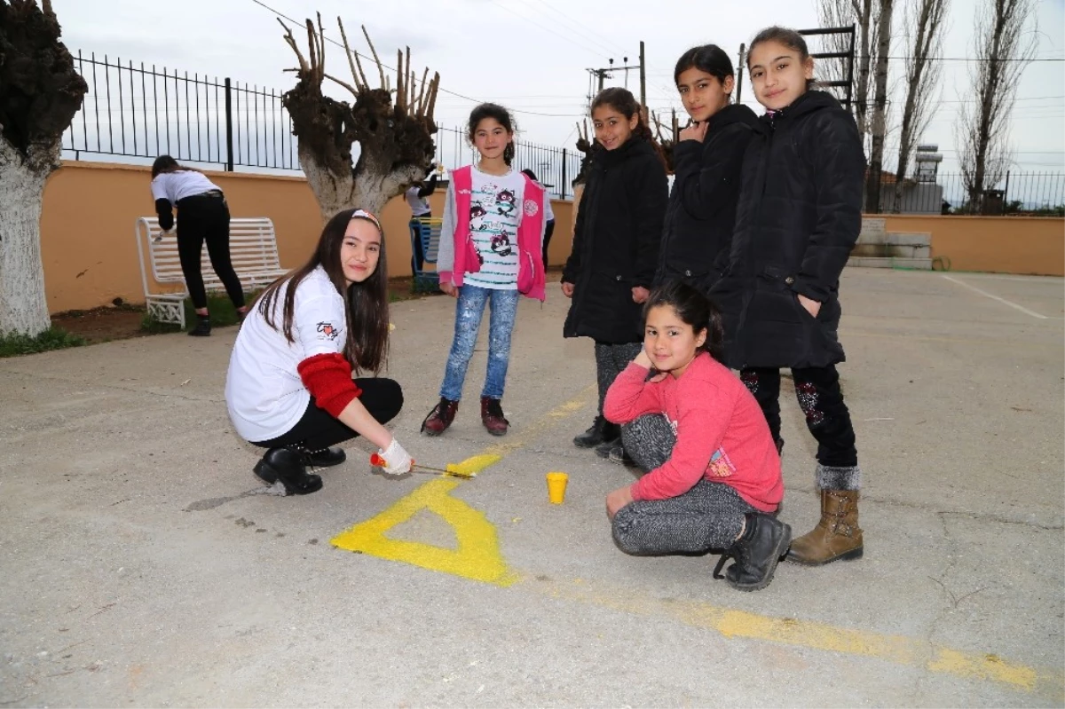 Gönüllü Gençlerden Kocagür Okuluna Sihirli Dokunuş