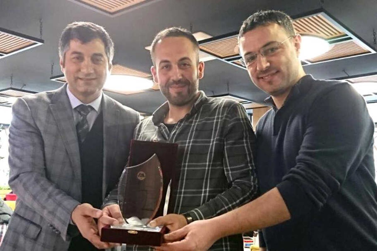 Jeofizik Mühendislerinden Demirel\'e Onur Plaketi