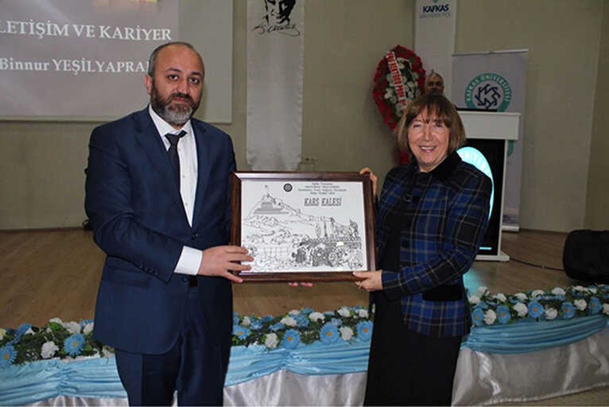 Kafkas Üniversitesi\'nde "Aile İçi İletişim ve Kariyer" Konulu Seminer