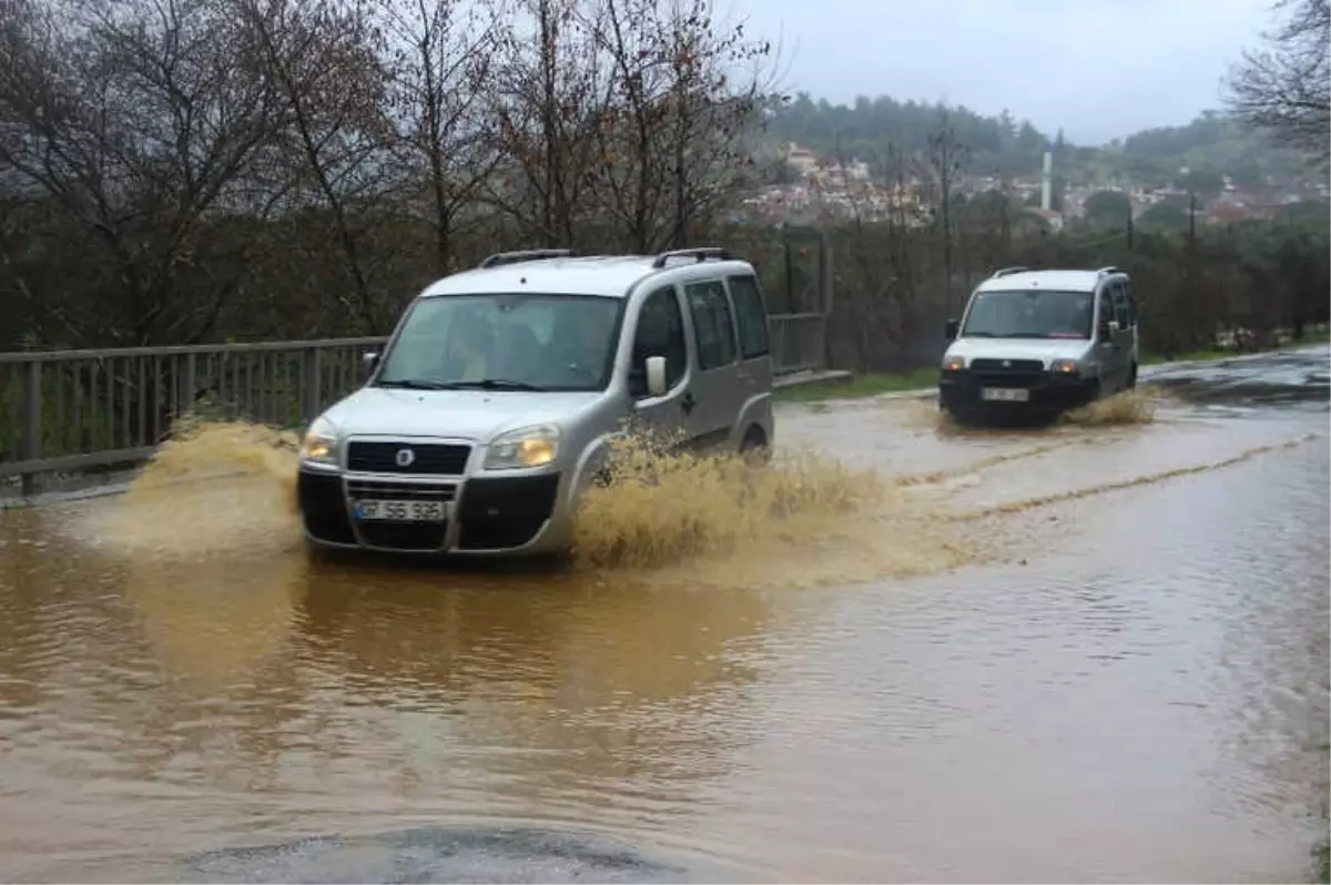 Körfezde Sağanak Yağış Hayatı Olumsuz Etkiliyor