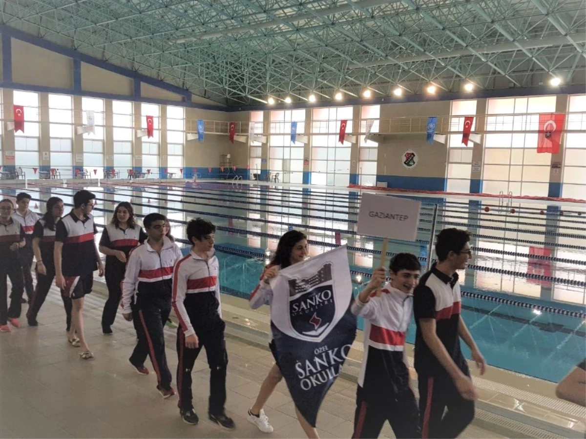 Sanko Okulları Genç Kızlar Yüzme Takımı Türkiye Finallerinde