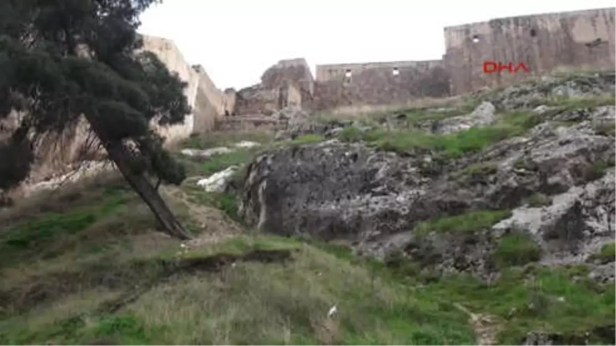 Şanlıurfa-Babasının Öldüğü Tarihi Kalede, Aynı Yerden Düşüp Yaralandı