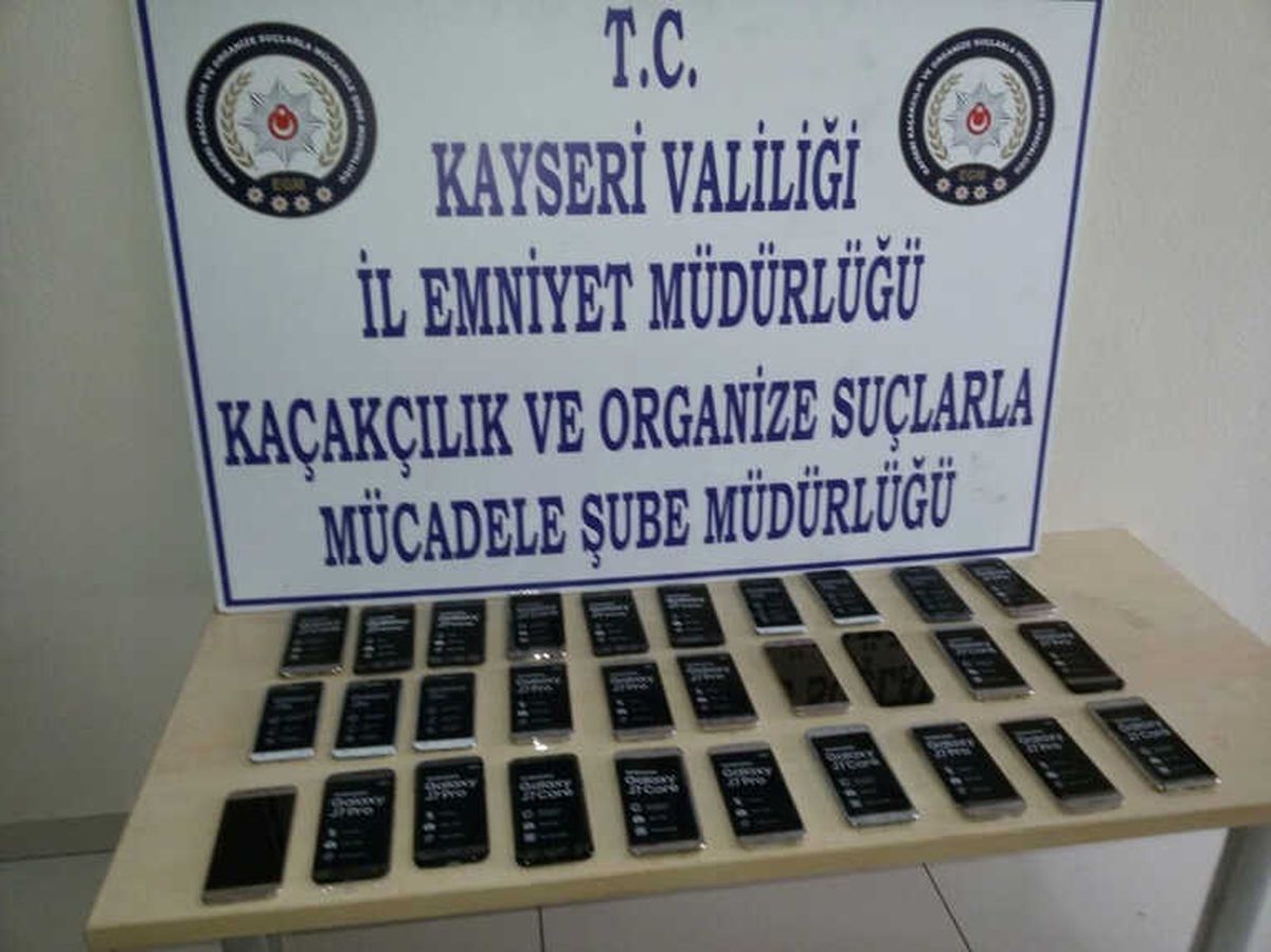 90 Bin TL\'lik Kaçak Telefon Operasyonu