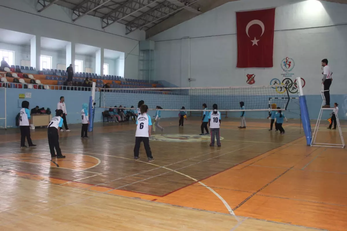 Ağrı\'da Yıldızlar Voleybol İl Birinciliği Yapıldı