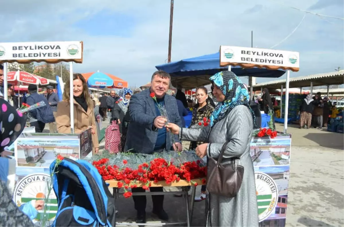 Beylikova Belediyesi Kadınlara Bin 500 Karanfil