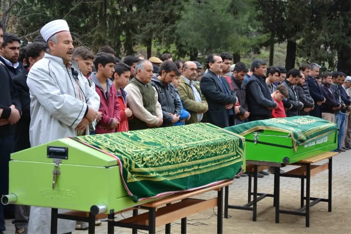 Damatları Tarafından Öldürülen Baba Oğul Son Yolculuğuna Uğurlandı