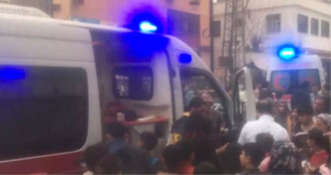 Diyarbakır\'da 50 Öğrenci, Zehirlenme Şüphesi İle Hastaneye Kaldırıldı